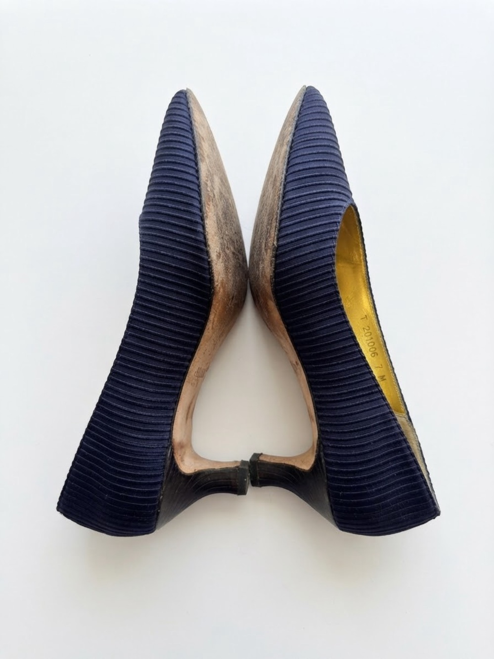 Vintage Allure Navy Blue Ribbed Textures Gold Insole Heels Size 7M